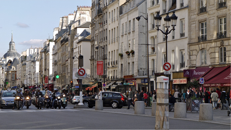 Uma imagem contendo edifício, estrada, ao ar livre, rua

Descrição gerada automaticamente